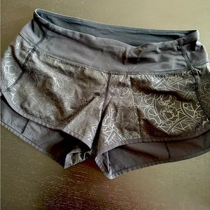 Lululemon size 6 worn but well cared for. Speed up short. Low rise 2.5in